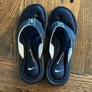 Nike sandals- like new!